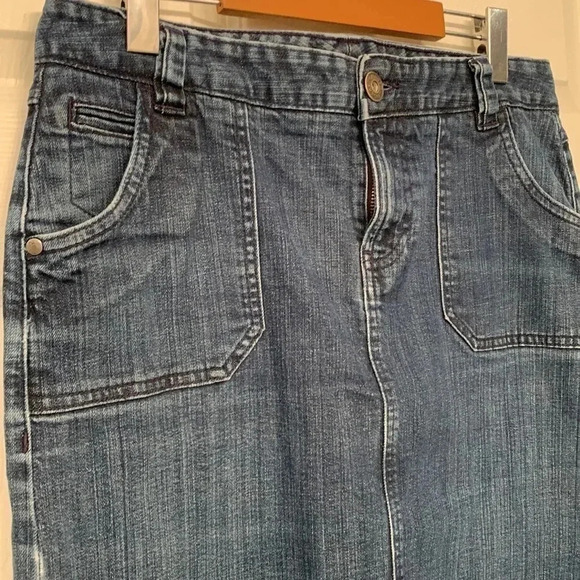 Tommy Hilfiger Skirt sz 8 - Picture 2 of 11